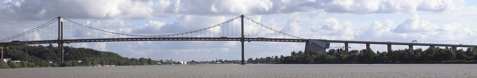 Pilote-BX : Pont d'Aquitaine vu depuis les docs du port de Bassens.