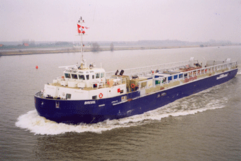 Chenalage du Breuil, barge de transport des éléments de l'Aribus A380