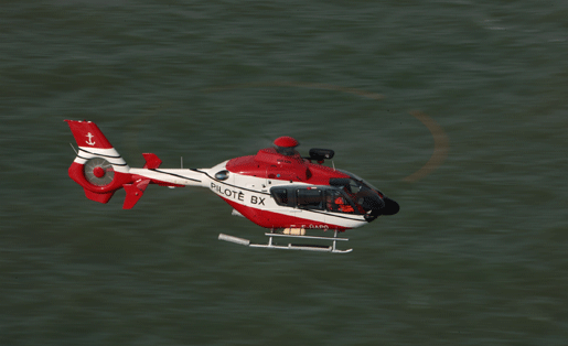 Hélicoptère de Pilote BX au survol en mer : Eurocopter EC 135 T2+